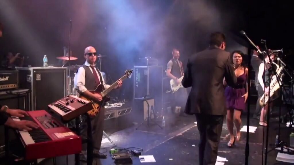 Live band for wedding & corporate events in vancouver | phonix band hold on