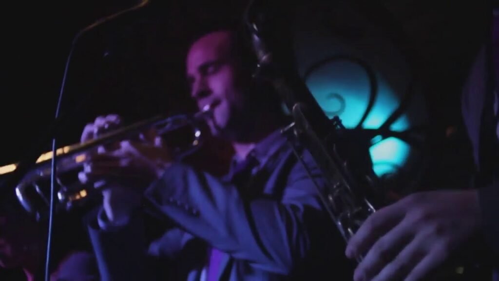 Live band for wedding & corporate events in vancouver | phonix band ain't no mountain again