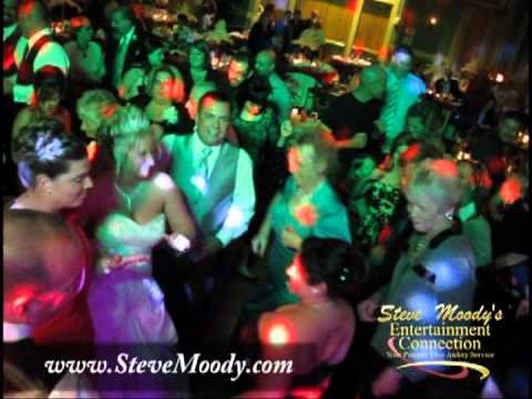 Eastern shore wedding dj steve moody performing at heritage shores club wedding reception