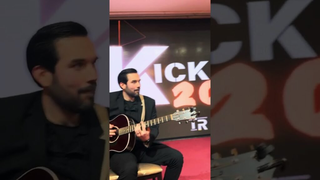 Our acoustic trio bringing the heat with #iwillsurvive at a #corporateevent 🎶🔥 #livemusic #vancouver