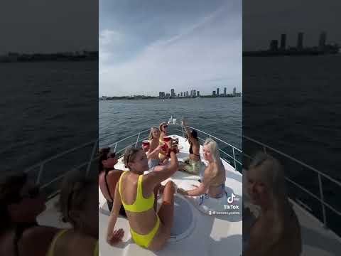 Toronto yachts: girls (and boys) just wanna have fun