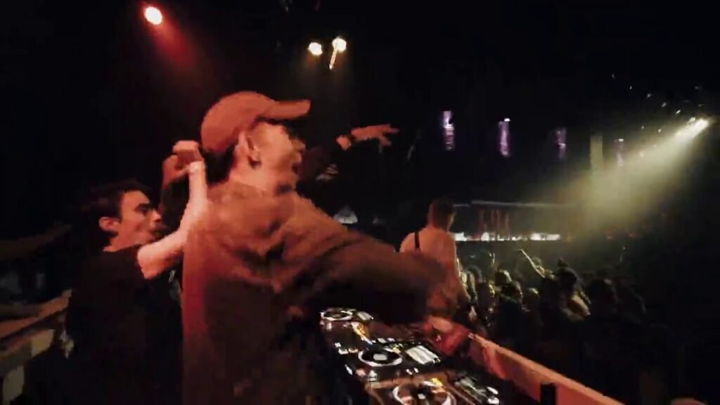 Vancouver dj that fits to your budget | call 1 (800) 431-4685